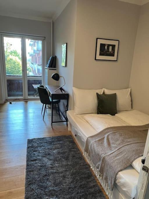 Cozy Apartment In Christianshavn W Two Balconies. Copenhagen Exterior photo